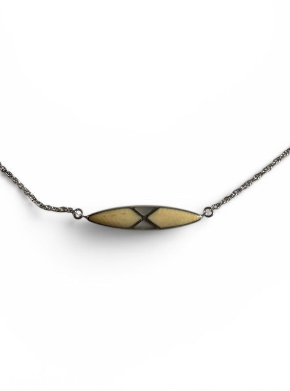 Vintage 80's collier anglais en argent, os et nacre.