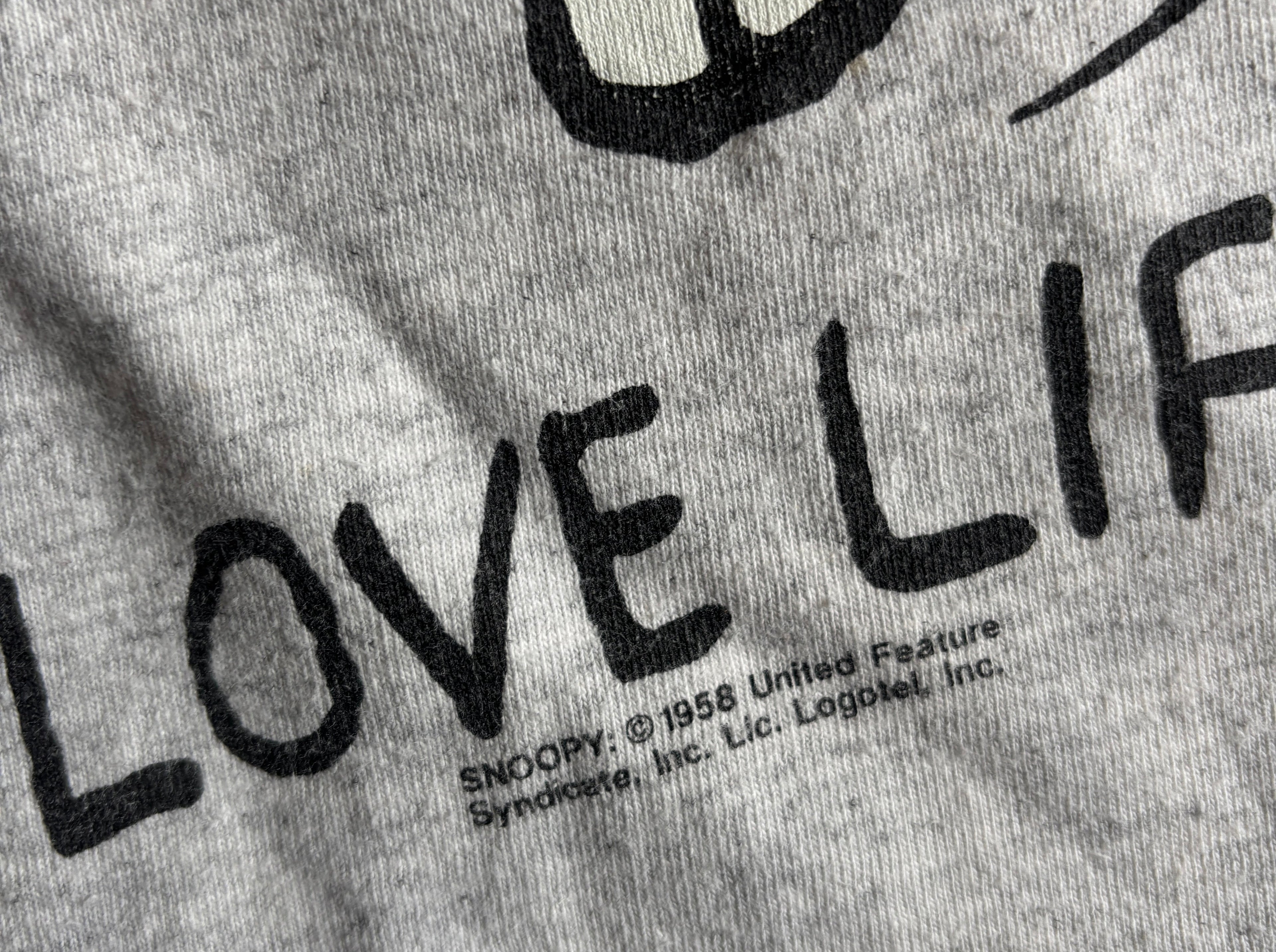 Vintage 90's Snoopy 'I Love Life' grey t-shirt made in usa L