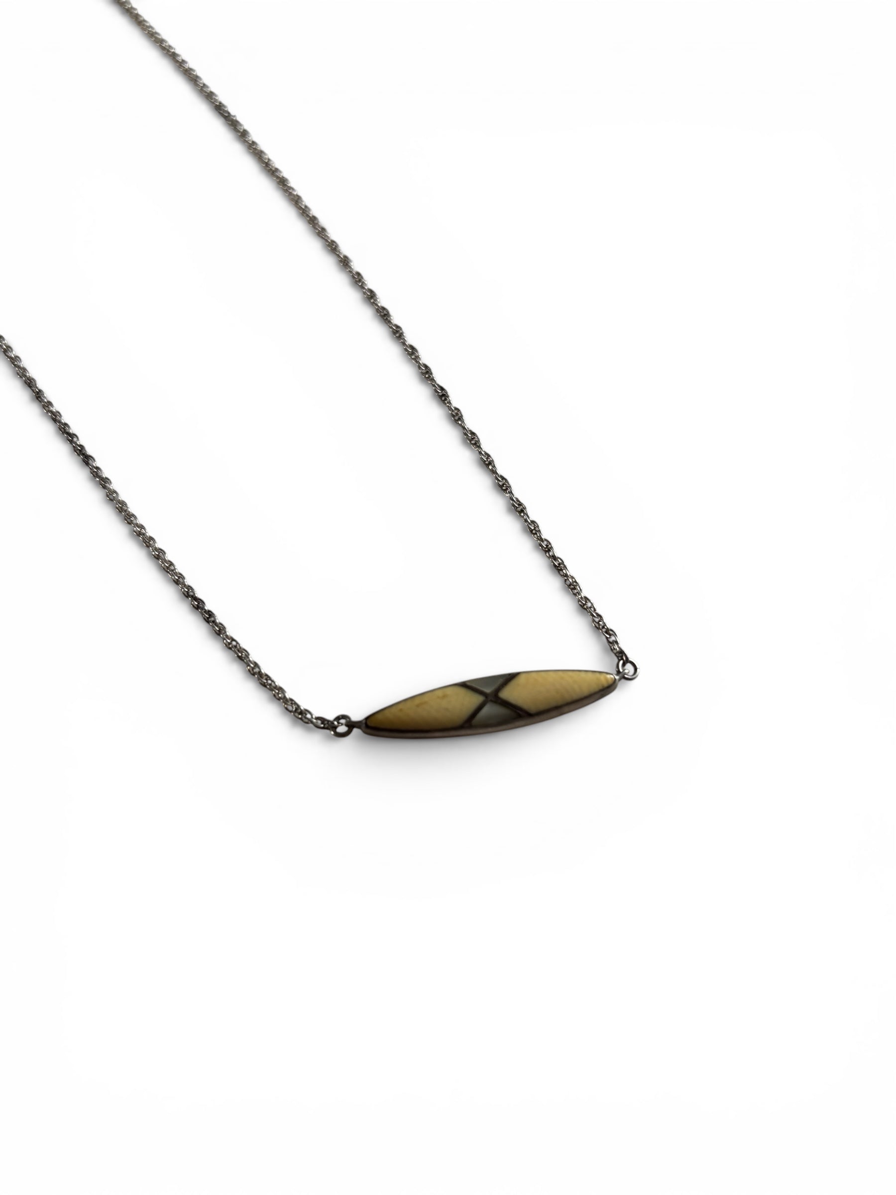 Vintage 80's collier anglais en argent, os et nacre.