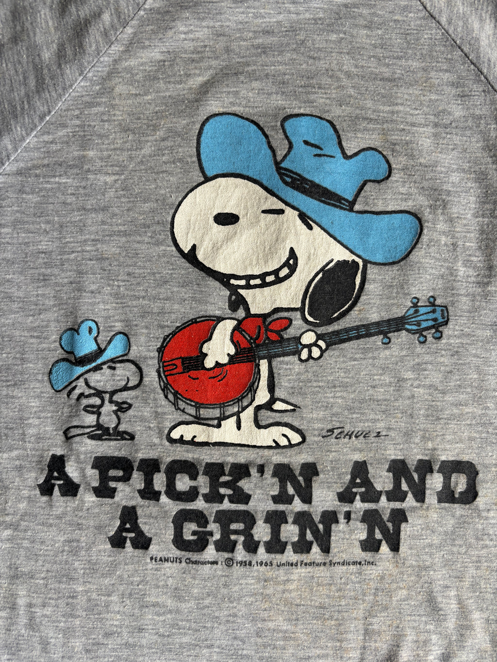 Rare Vintage late 70's Snoopy Pick'n and A Grin'n grey raglan t-shirt