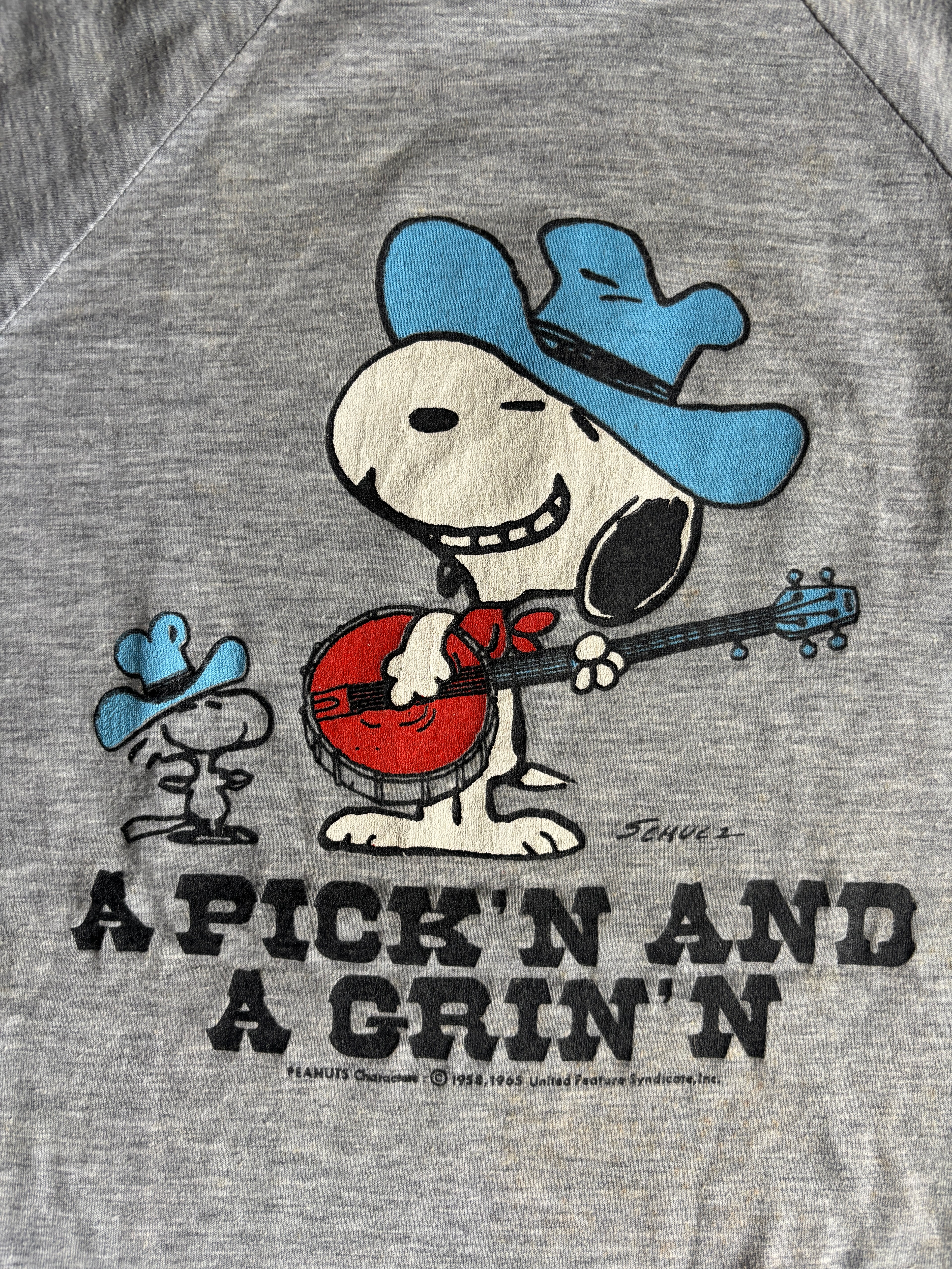 Rare Vintage late 70's Snoopy Pick'n and A Grin'n grey raglan t-shirt