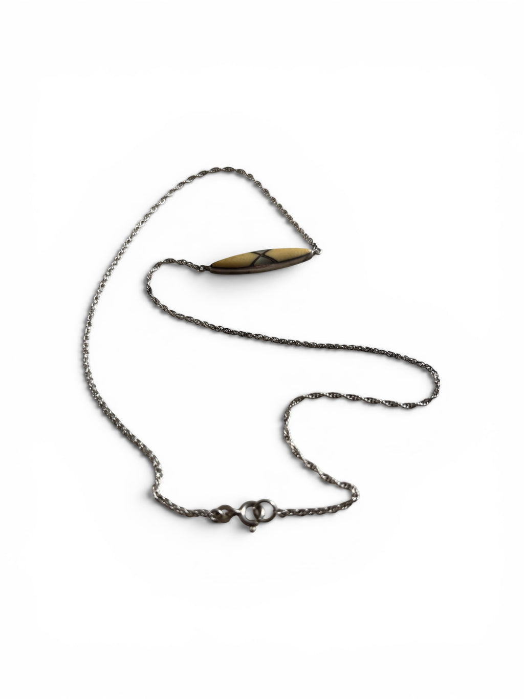 Vintage 80's collier anglais en argent, os et nacre.
