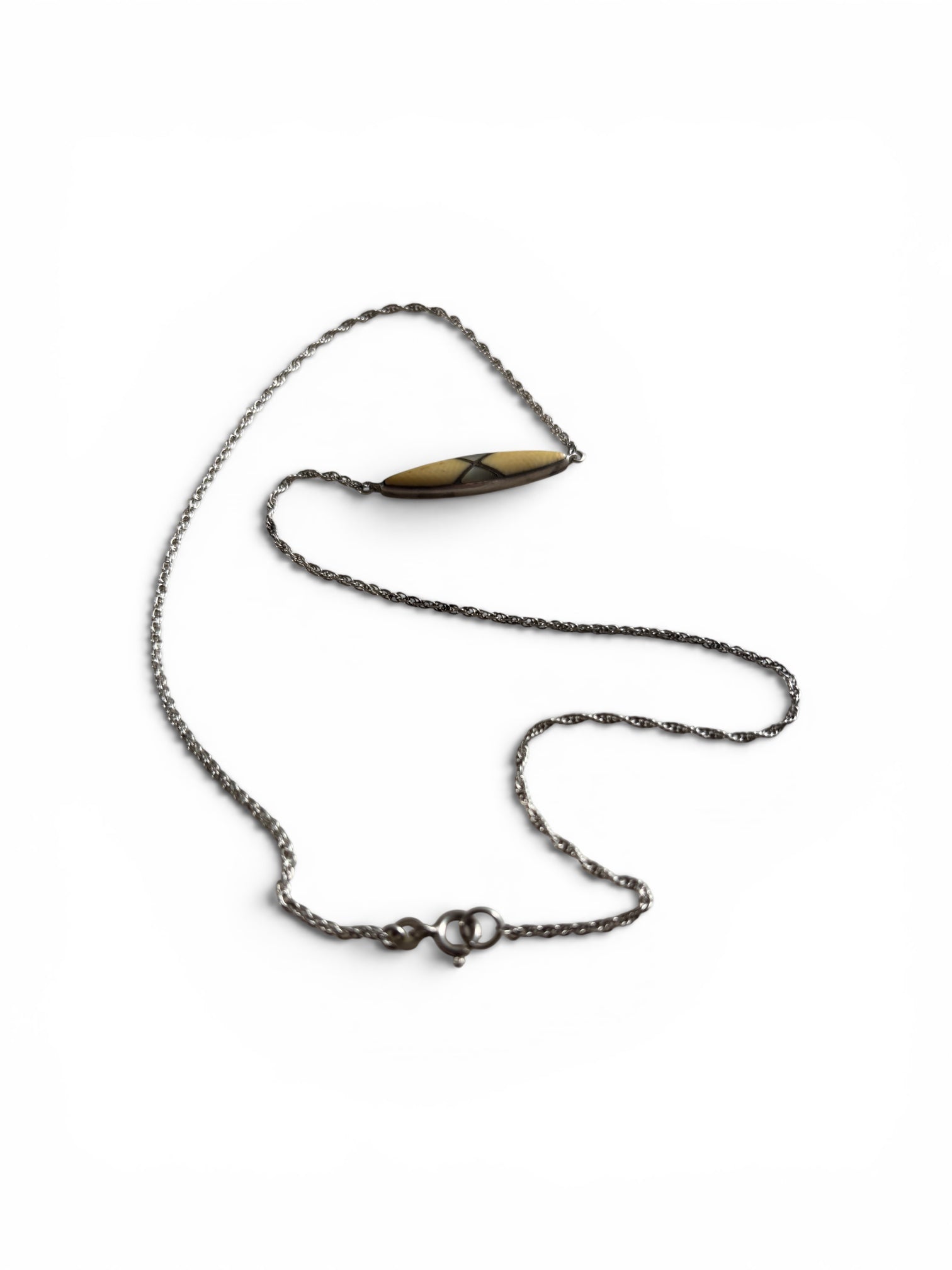 Vintage 80's collier anglais en argent, os et nacre.