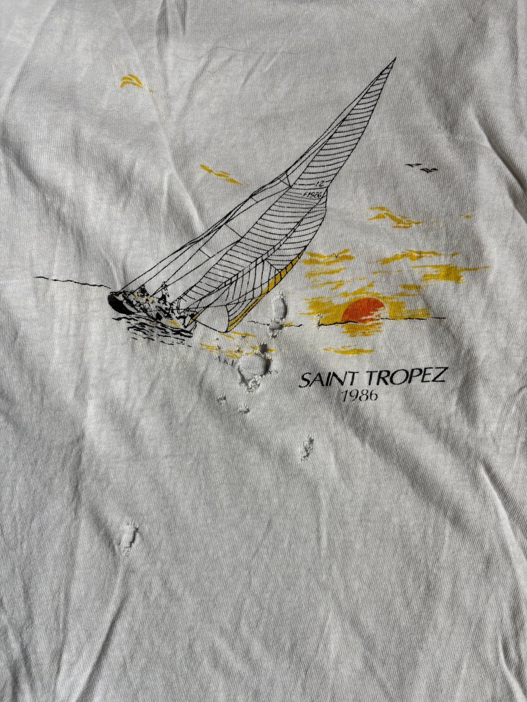 Vintage 1986 Hanes Saint-Tropez single stitch distressed print t-shirt usa